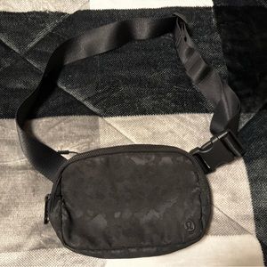 Lululemon black camo belt bag